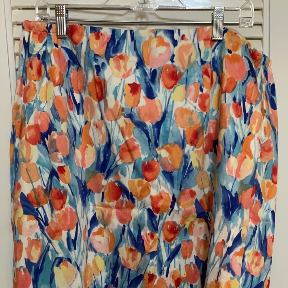 Floral multi colored skirt NBW
